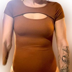 Thong short sleeve bodysuit with cutout